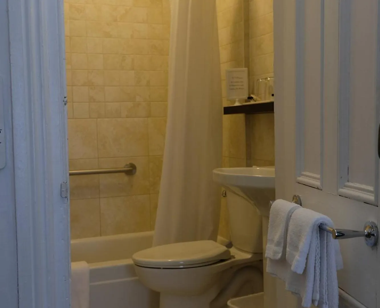 Au Petit Hotel Québec