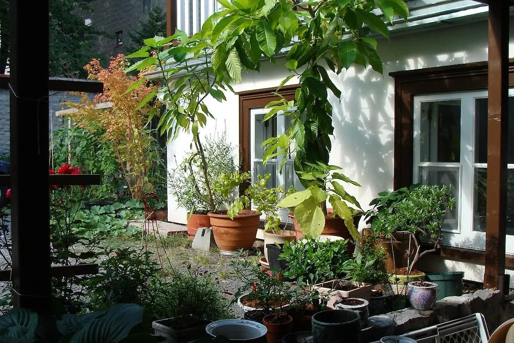 Au Petit Hotel Québec 2*,