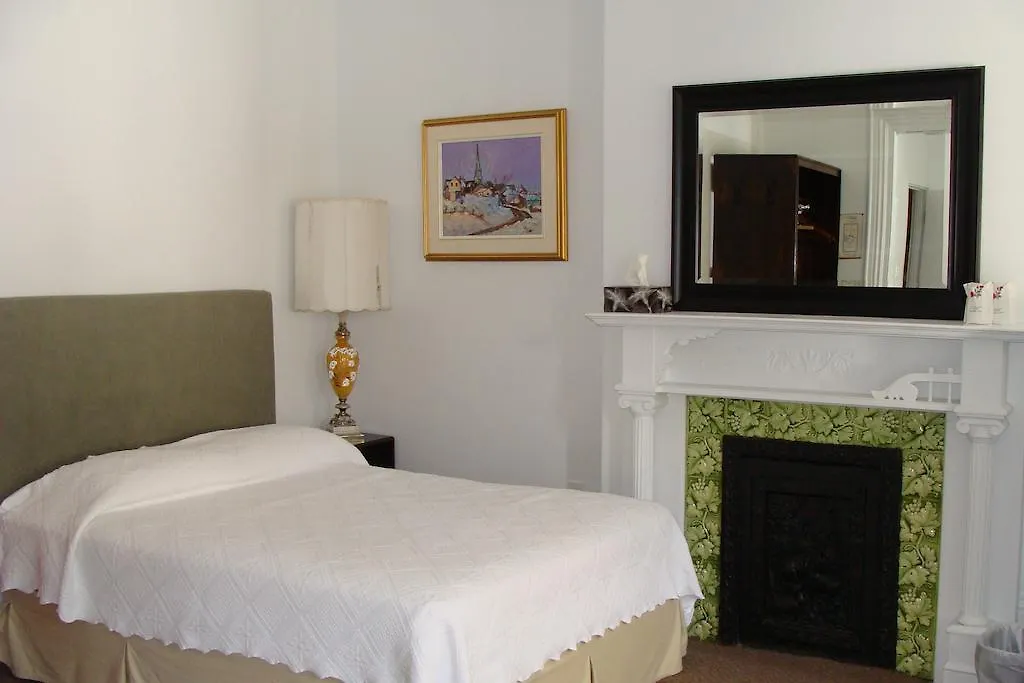 Au Petit Hotel Québec