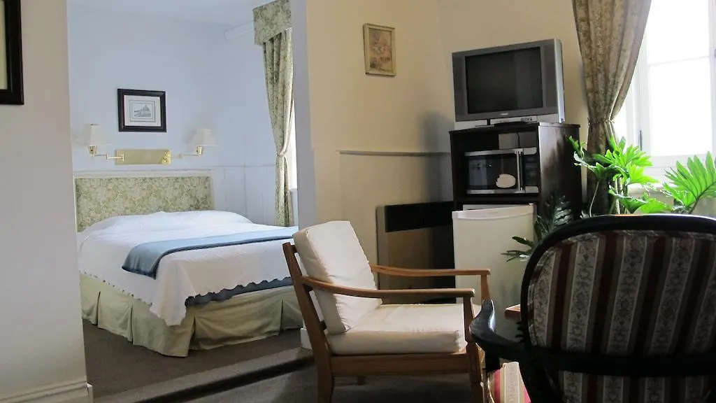 Au Petit Hotel Québec