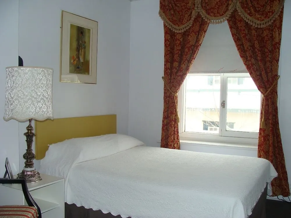 Au Petit Hotel Québec