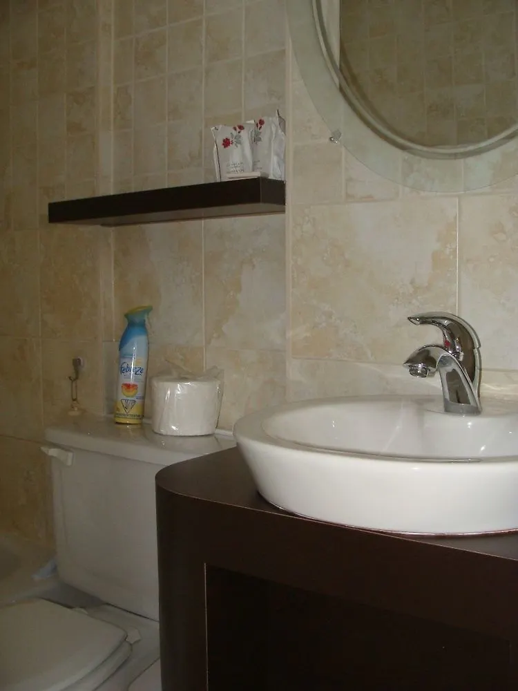 Au Petit Hotel Québec