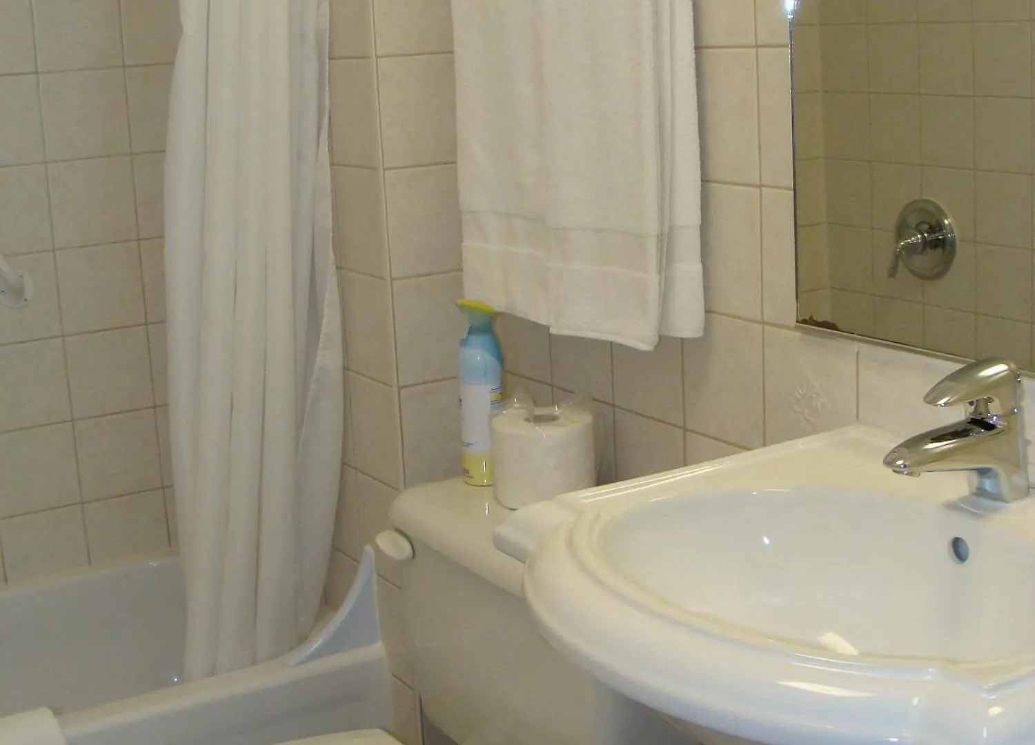 Au Petit Hotel Quebec City Canada