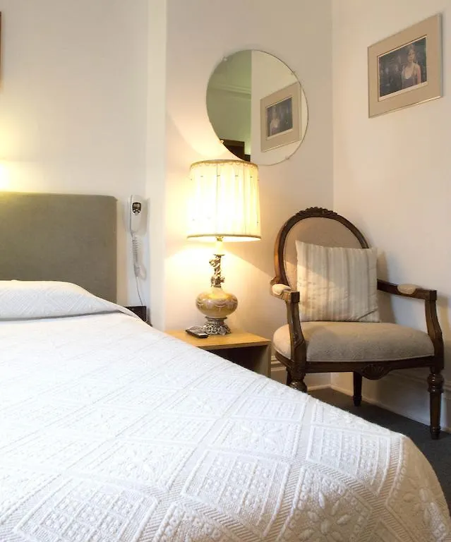 קוויבק סיטי Au Petit Hotel 2*, קוויבק סיטי
